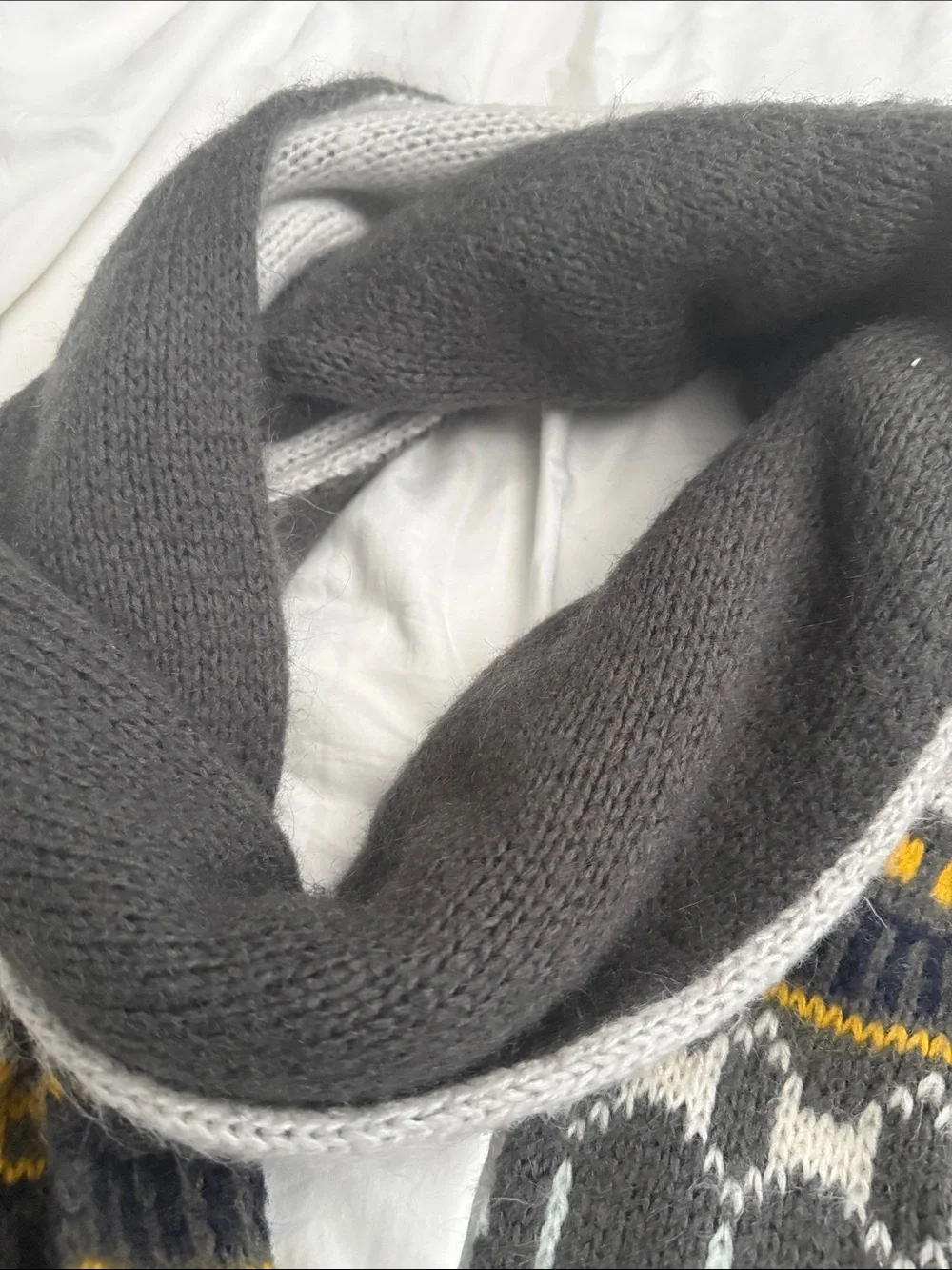 GAP Gray, White & Yellow Patterned Knit Scarf